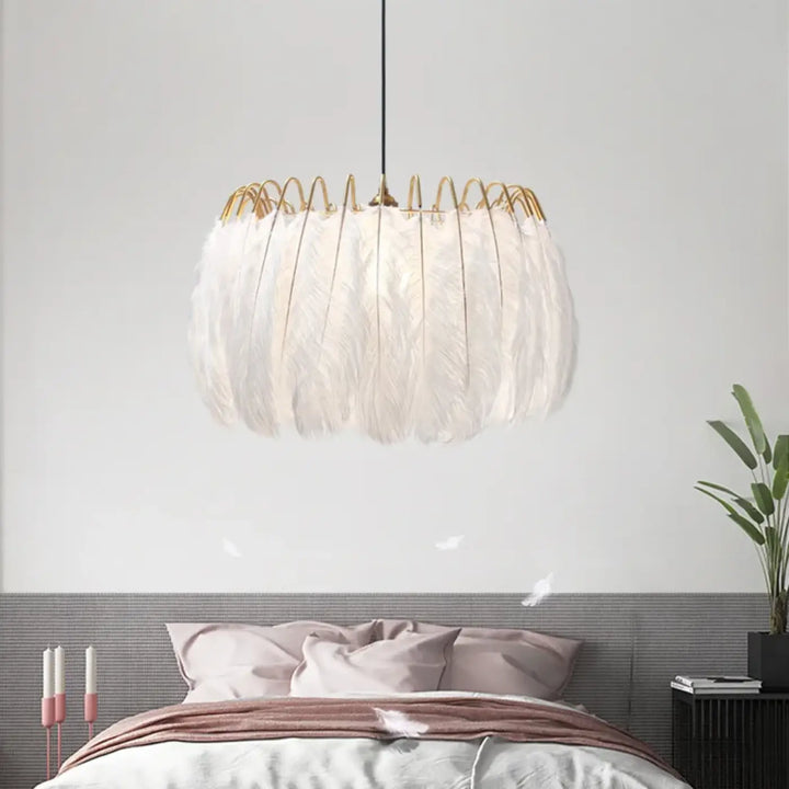 Suspension blanche à plumes style art déco élégance