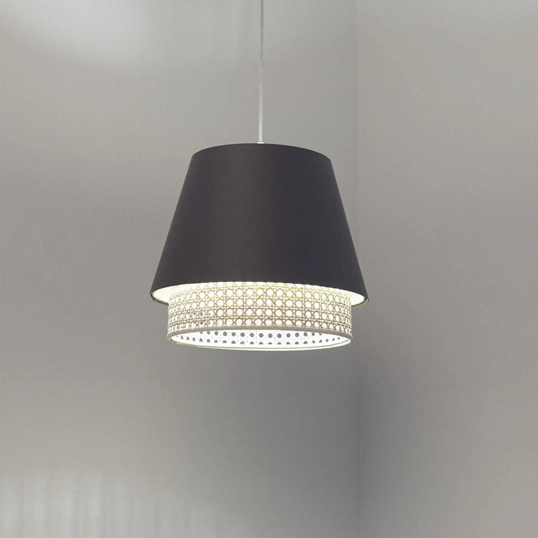 Suspension luminaire bleu gris avec anneau en rotin tressé et éclairage led diffus pour intérieur moderne