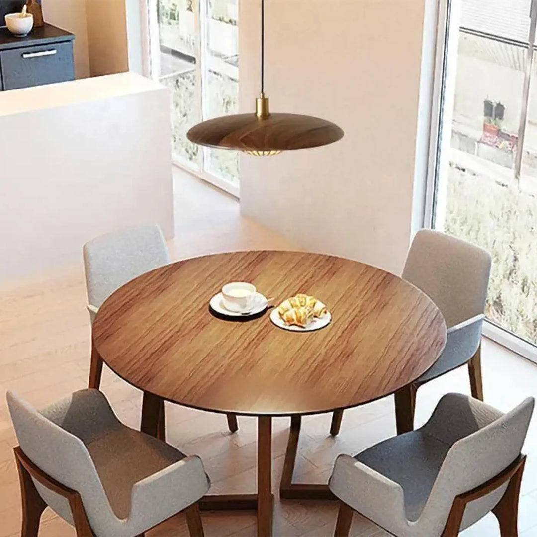 Suspension luminaire en bois et métal doré avec abat-jour rond chic