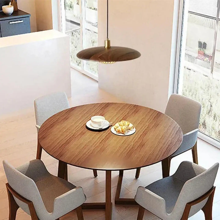 Suspension luminaire en bois et métal doré avec abat-jour rond chic