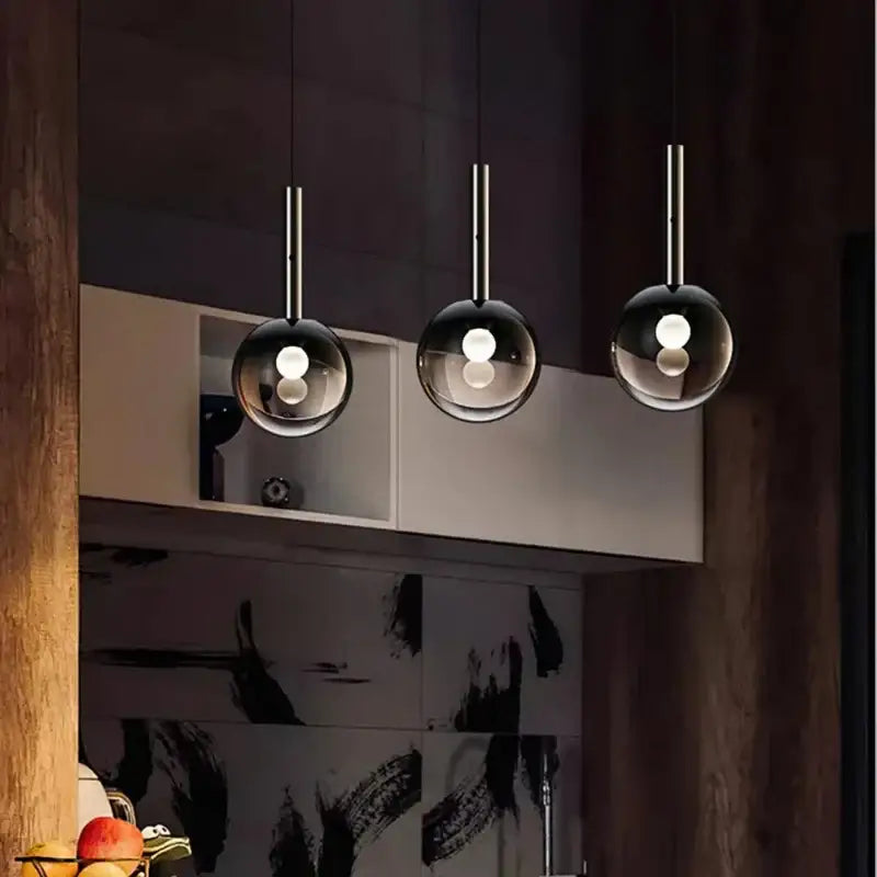 Suspension luminaire boule en verre fumé au style élégant