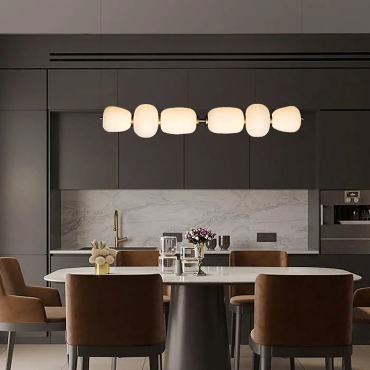 Suspension luminaire avec boules en verre et support en laiton chic
