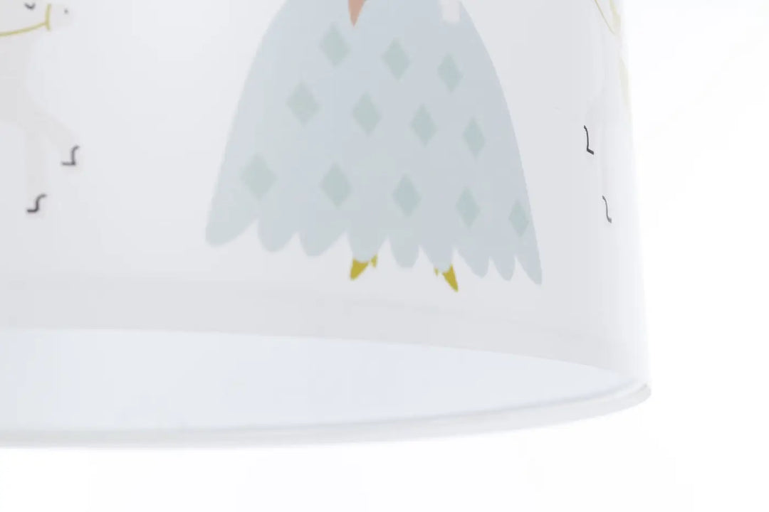 Suspension luminaire chambre avec abat-jour blanc illustré d’un hibou bleu clair à motifs losanges et pieds jaunes