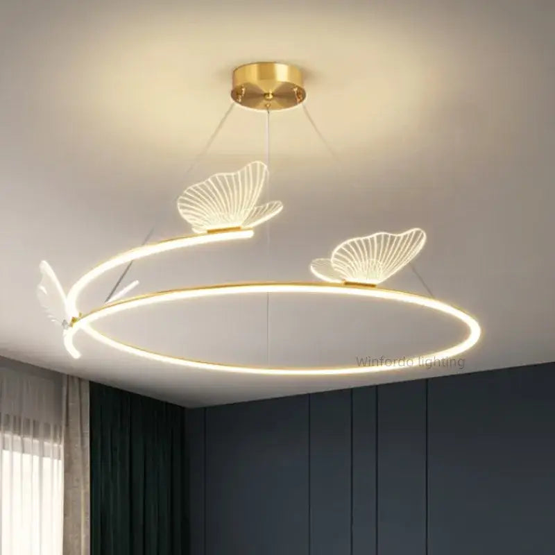 Suspension luminaire circulaire LED avec 3 papillons dorés

