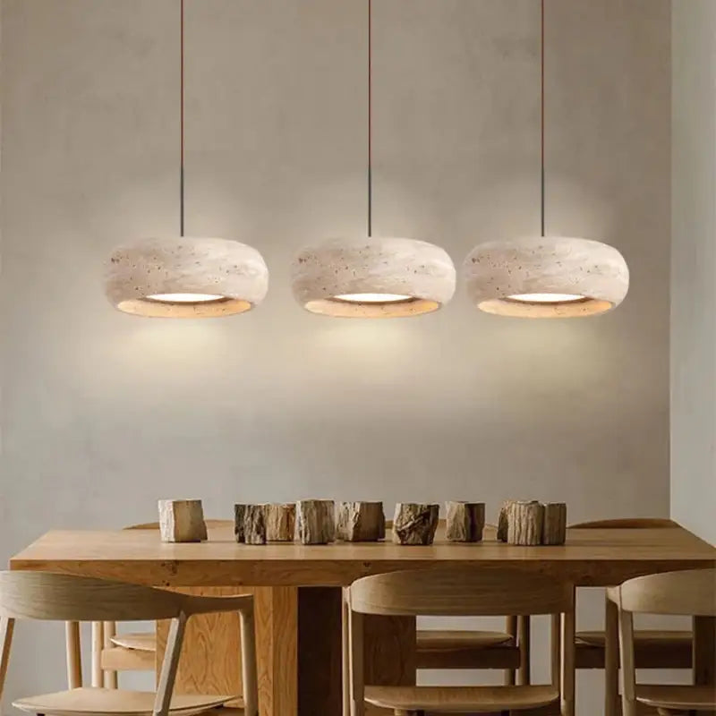 Suspension luminaire au style contemporain en pierre et métal