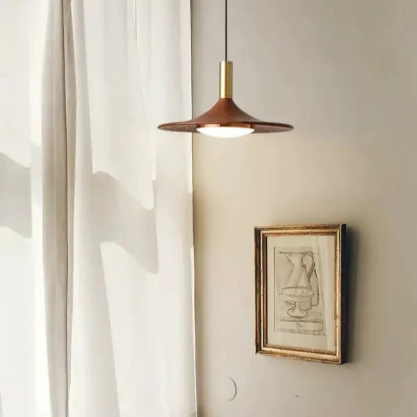 Suspension luminaire contemporaine au design élancé en metal

