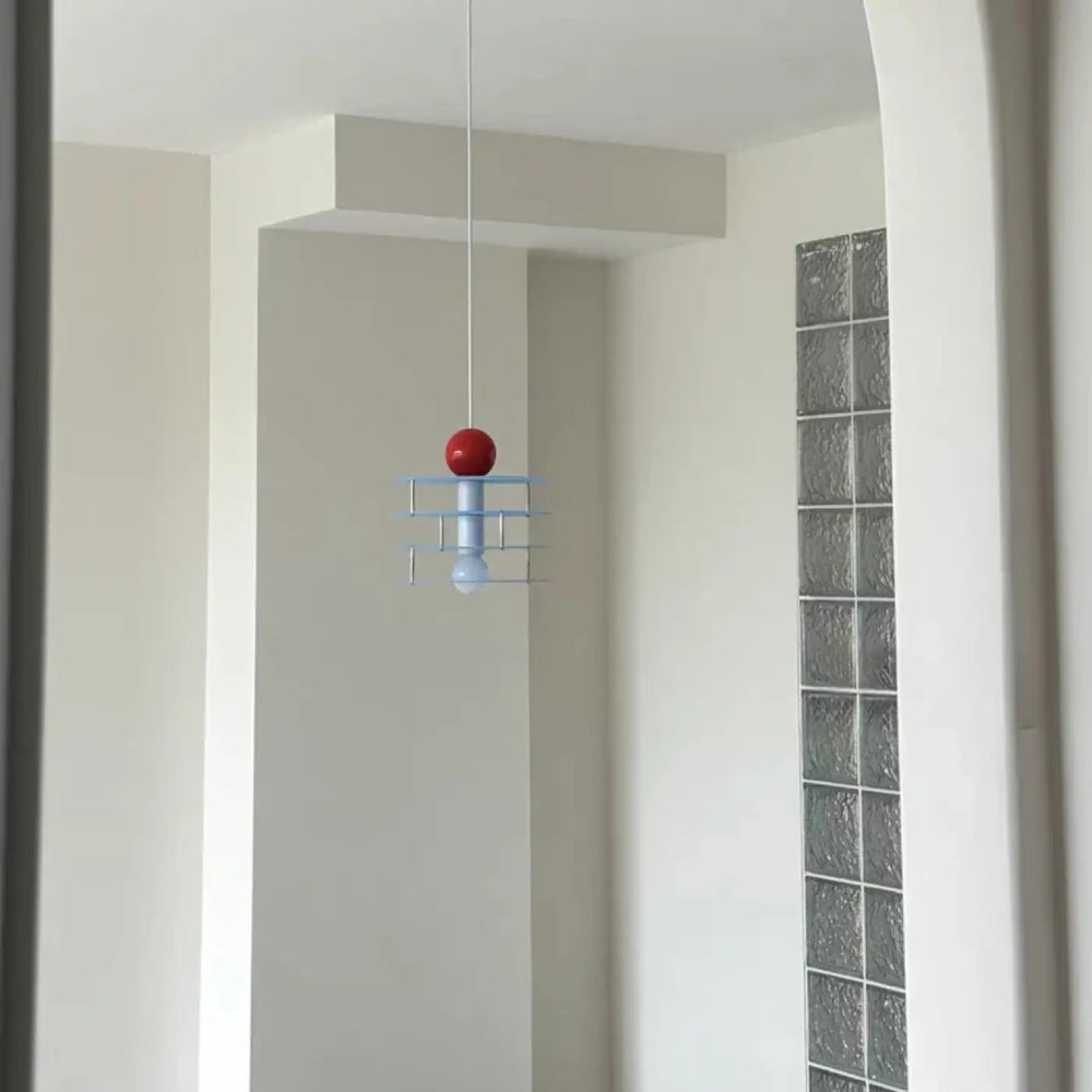 Suspension luminaire contemporaine kellyi avec abat-jour rouge sphérique et structure métallique bleue raffinée