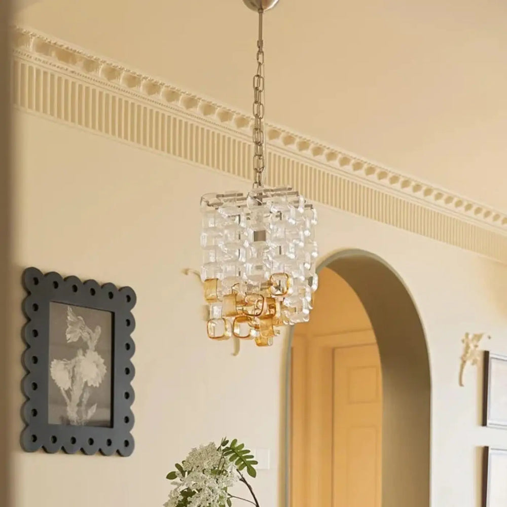 Suspension luminaire lumia avec cubes en verre clair et ambre en motif géométrique et suspension par chaîne