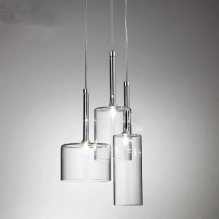 Suspension luminaire cylis avec abat jours cylindriques clairs et tiges chrome modernes en verre