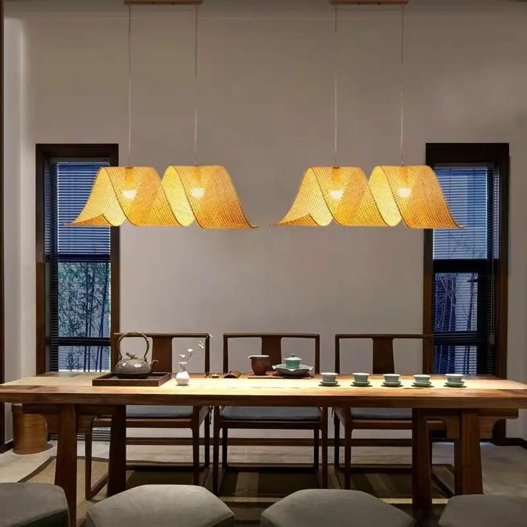 Suspension luminaire design en bambou naturel tressé beige zen