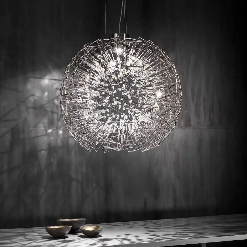 Suspension luminaire texia spherical en métal avec éléments cristallins intégré dans un design moderne et élégant