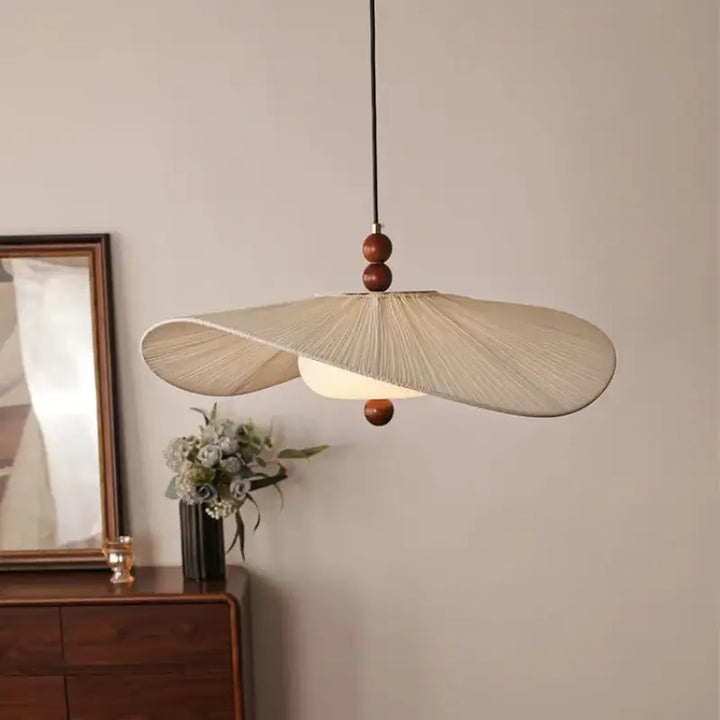 Suspension luminaire design naturel en tissu beige doux