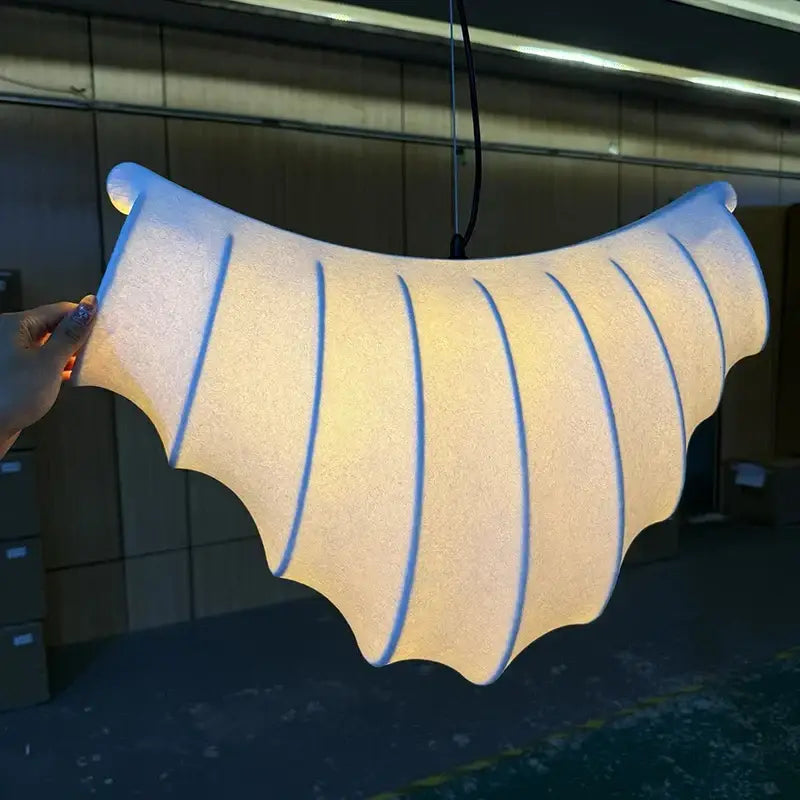 Suspension luminaire design ondulations élégantes et moderne