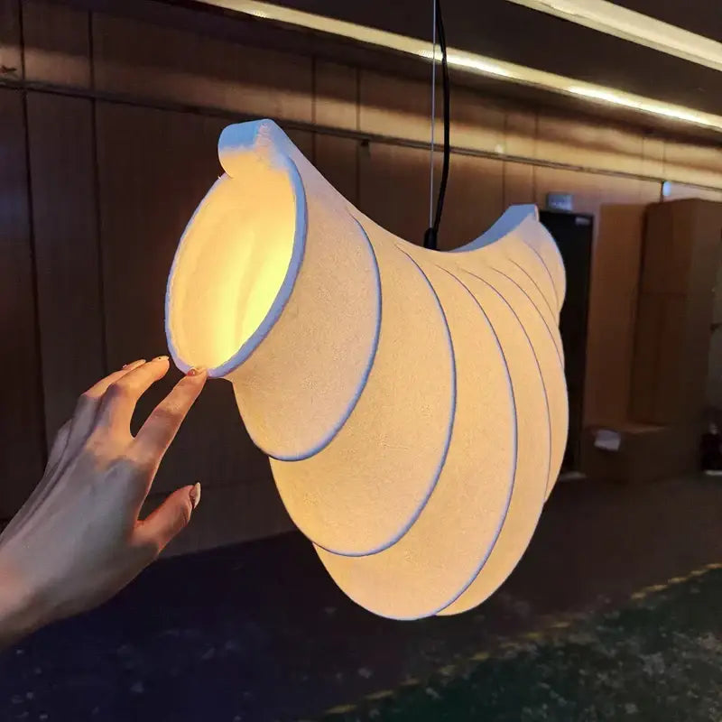 Suspension luminaire design ondulations élégantes et moderne