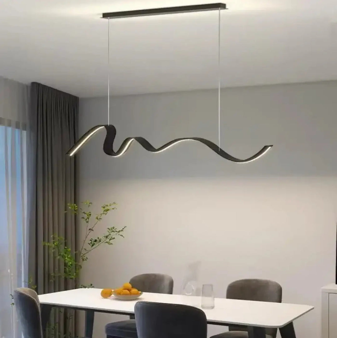 Suspension Luminaire Design Ondulée Avec Éclairage LED Élégant – Lustria