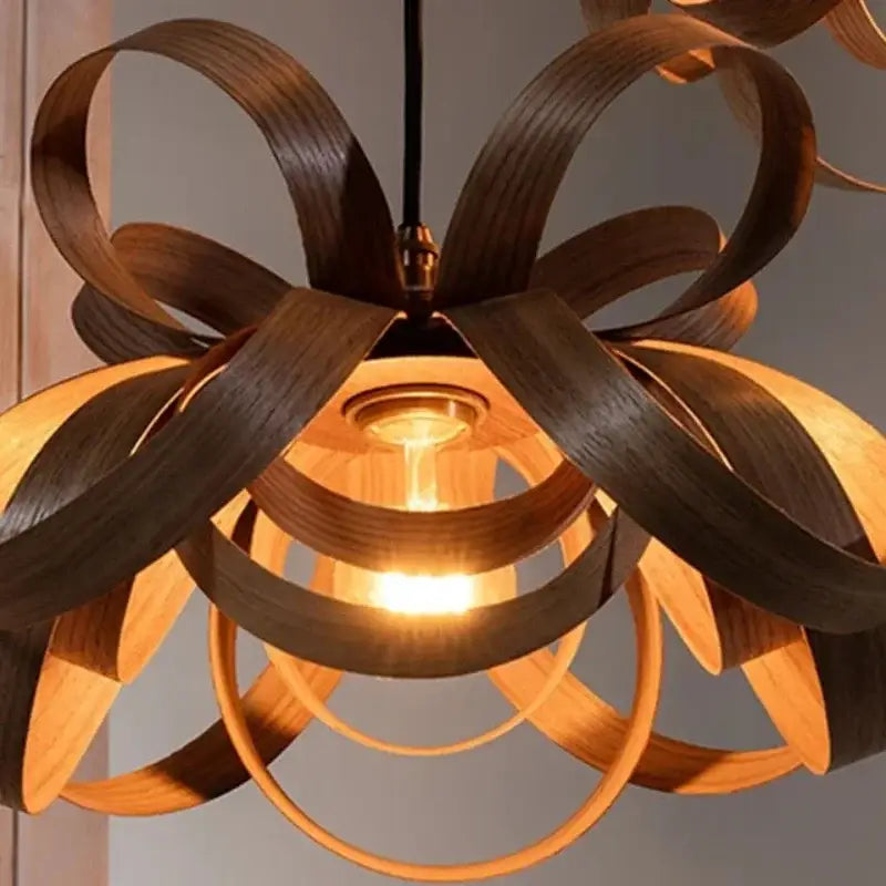 Suspension luminaire design organique en rubans de bois naturel