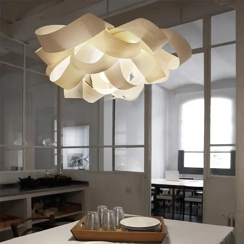 Suspension luminaire design organique en rubans de bois naturel