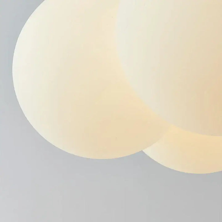 Suspension luminaire design en pe blanc et métal