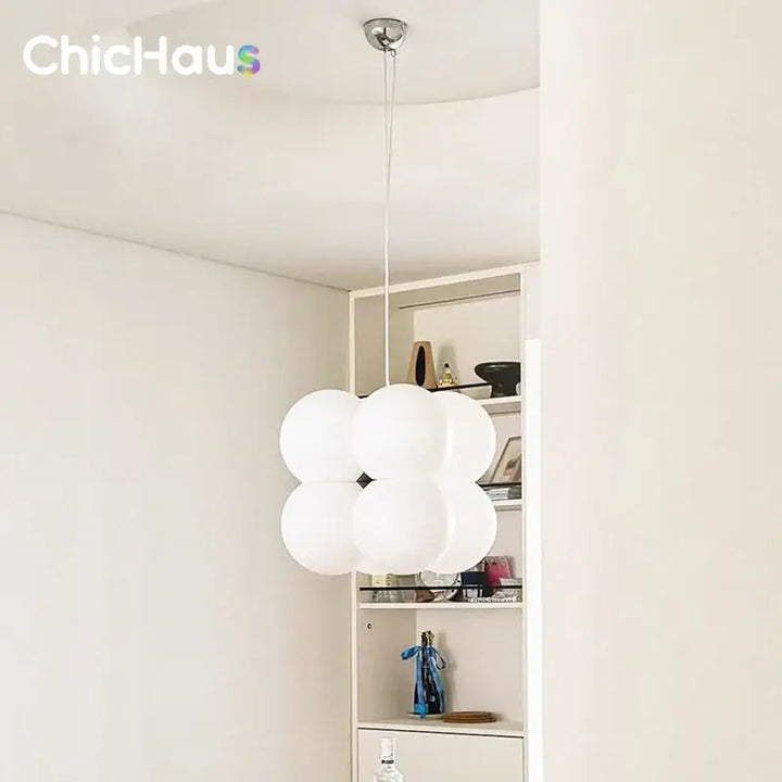 Suspension luminaire design en pe blanc et métal