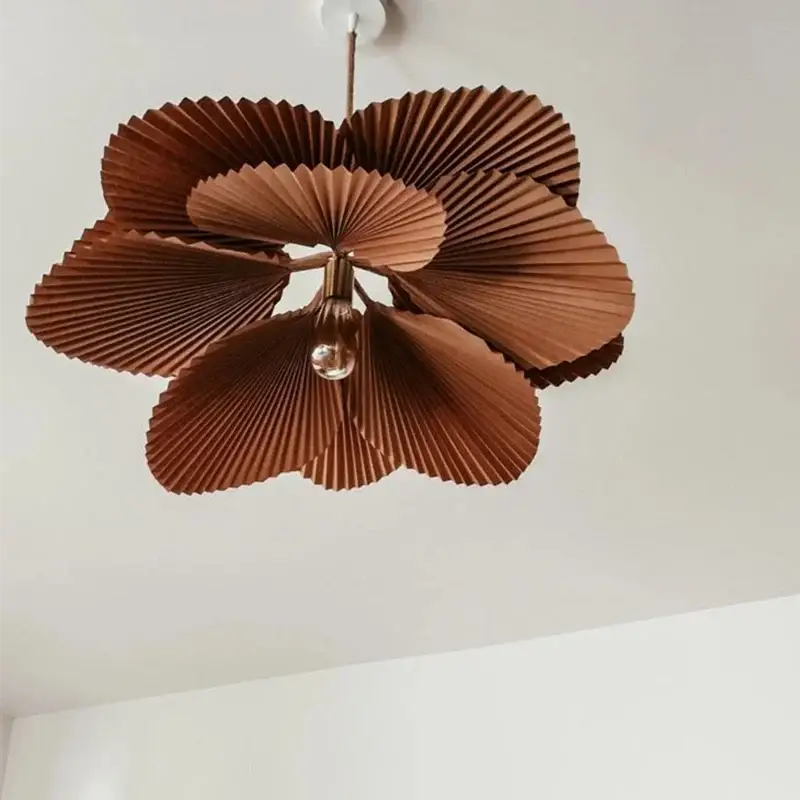Suspension luminaire design pétales plissés brun naturel


