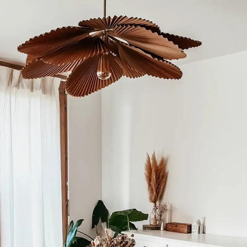 Suspension luminaire design pétales plissés brun naturel

