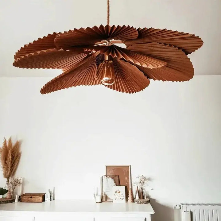 Suspension luminaire design pétales plissés brun naturel

