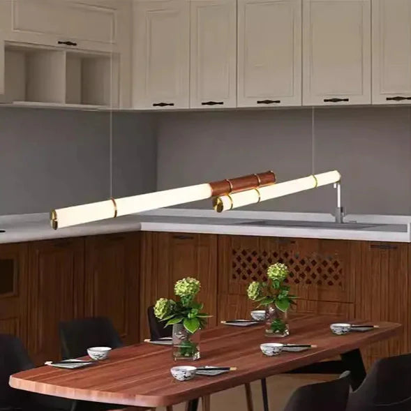 Suspension Luminaire au design rectiligne minimaliste

