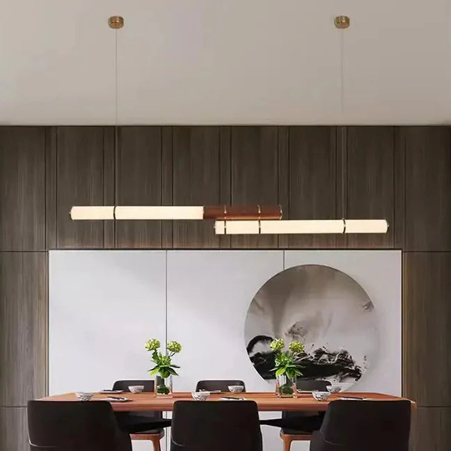 Suspension Luminaire au design rectiligne minimaliste

