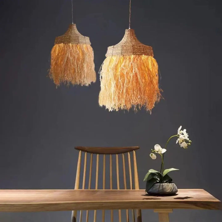 Deux lampes suspendues tissées crinys avec abat-jours frangés couleur doré-marron en fibre naturelle suspension luminaire