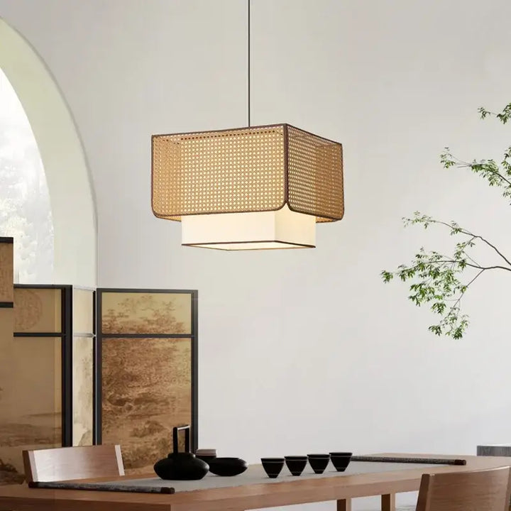 Suspension luminaire design en rotin naturel tressé beige