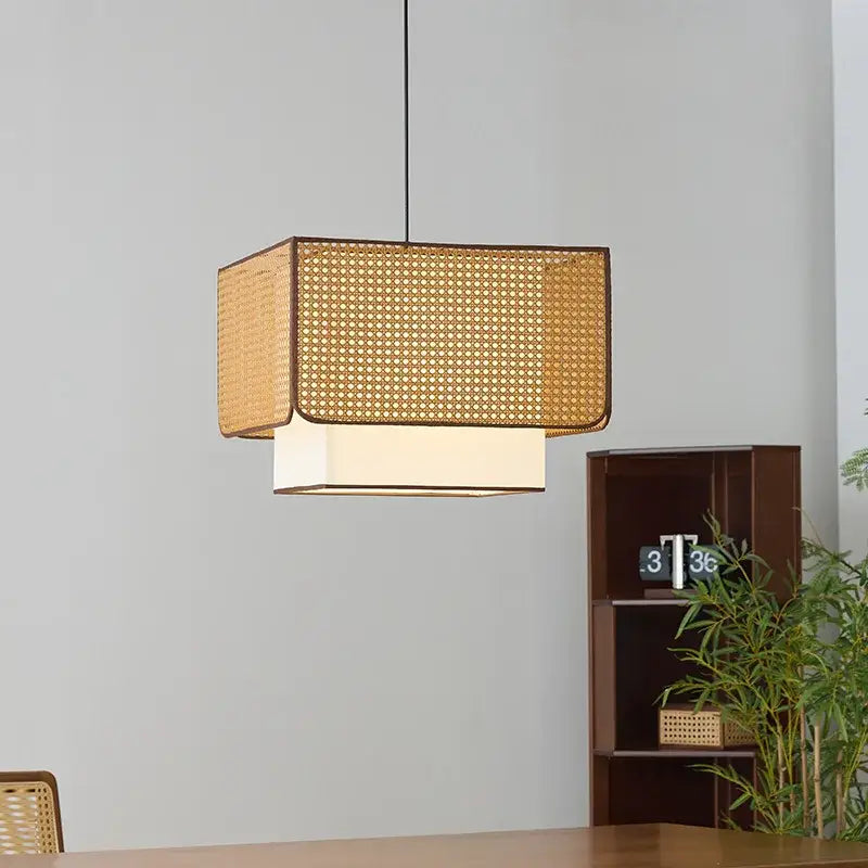 Suspension luminaire design en rotin naturel tressé beige