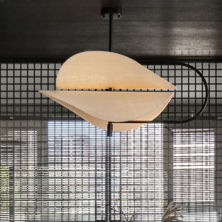 Suspension luminaire design sculpturale en tissus et métal