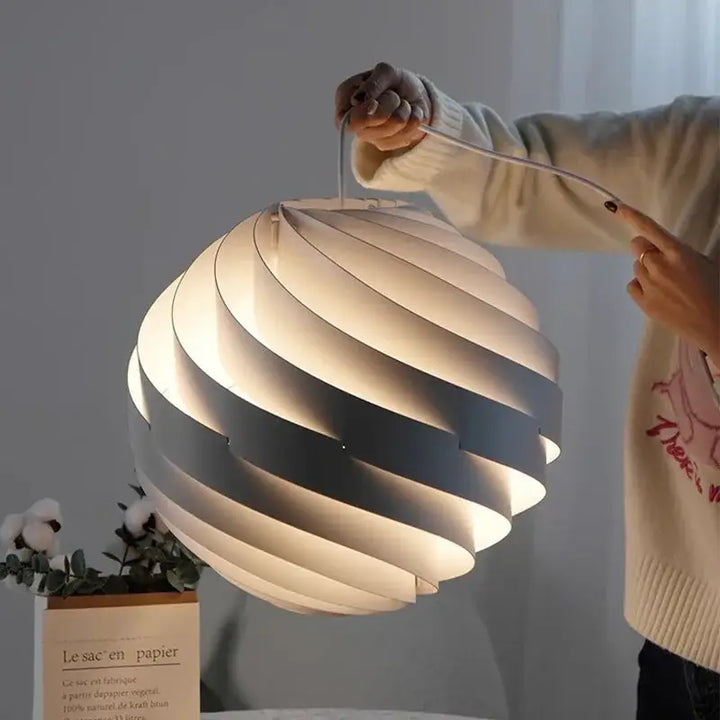 Suspension luminaire design spirale blanche moderne élégante