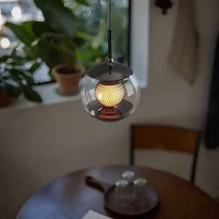 Suspension luminaire design en verre fumé moderne et élégant