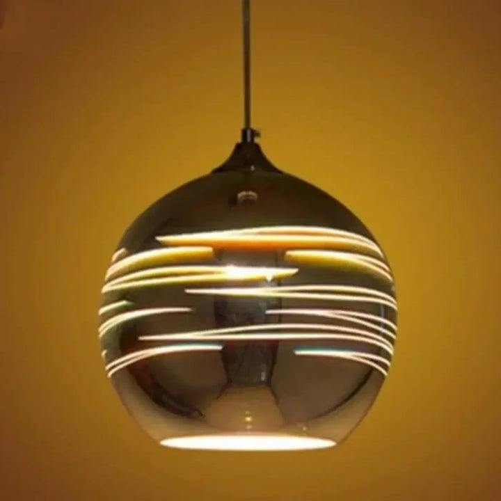 Suspension luminaire rizon en verre fumé sphérique aux reflets lumineux dorés concentriques