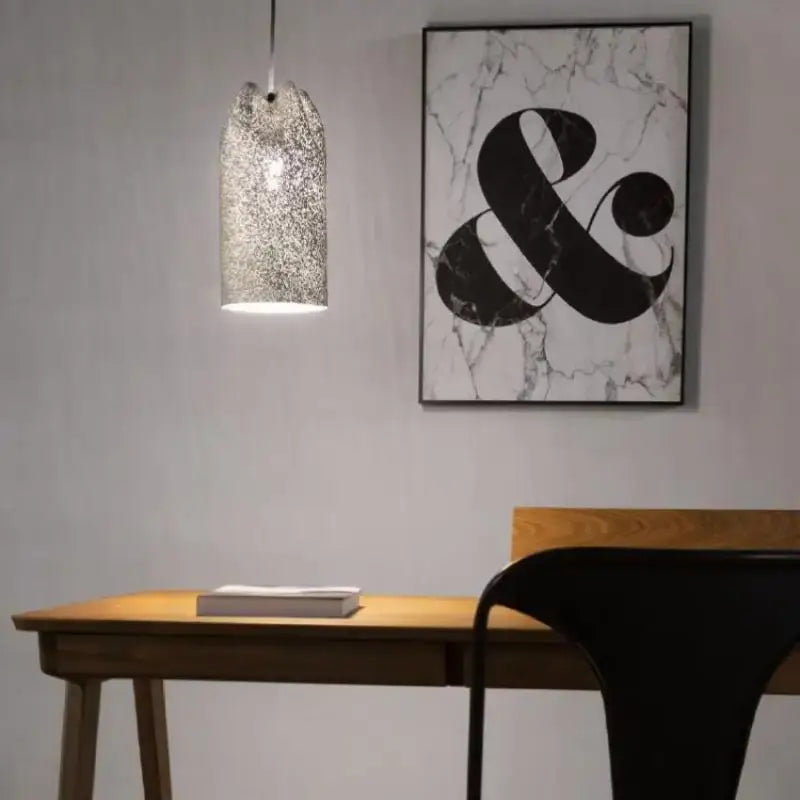 Suspension luminaire design en verre givré blanc élégant