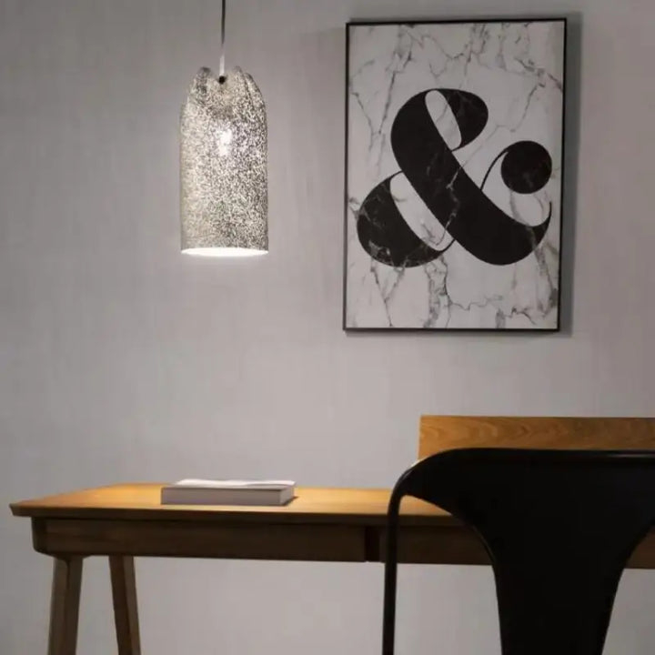 Suspension luminaire design en verre givré blanc élégant