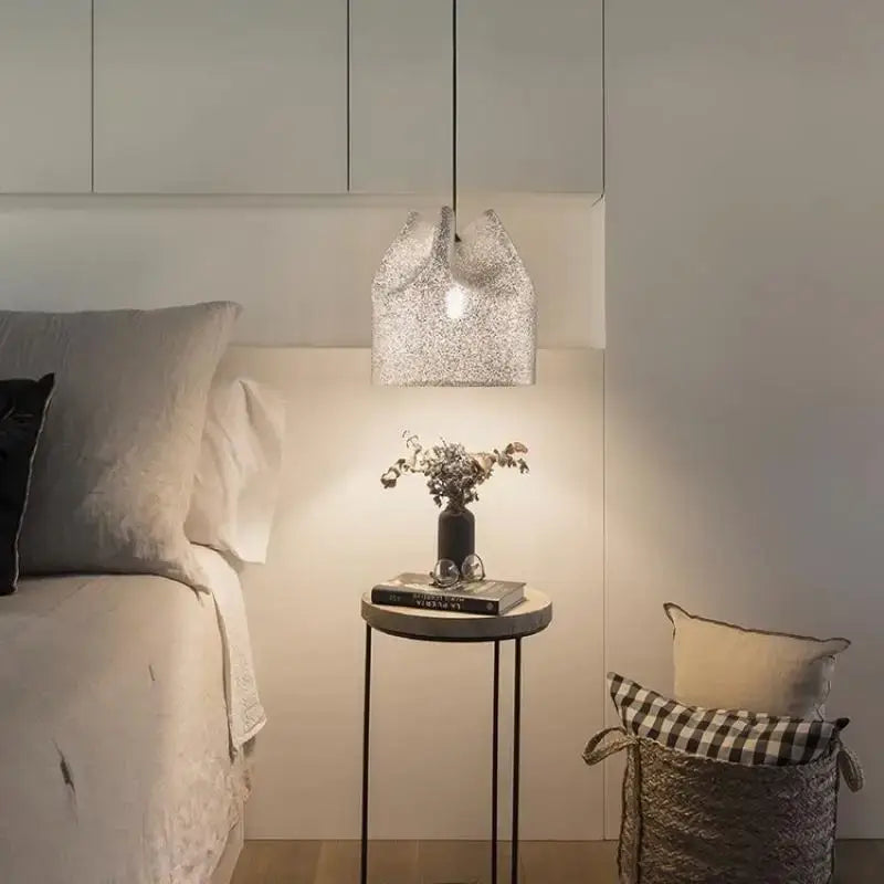 Suspension luminaire design en verre givré blanc élégant