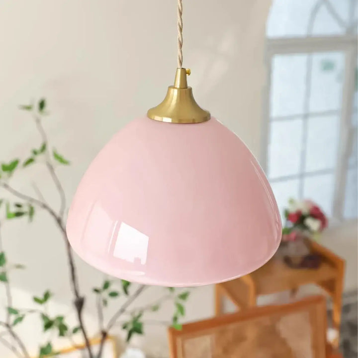 Suspension luminaire design en verre rose pastel et métal doré