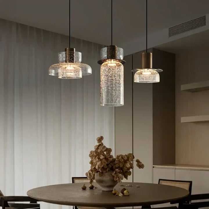Suspension luminaire design en verre texturé et métal doré moderne