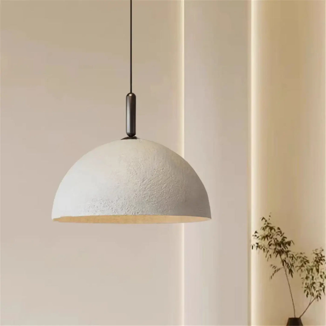 Suspension luminaire kupel demi dôme blanc texturé avec finition texturée et suspension métal foncé