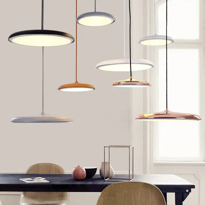 Suspension luminaire fine avec teinte colorée pour cuisine moderne

