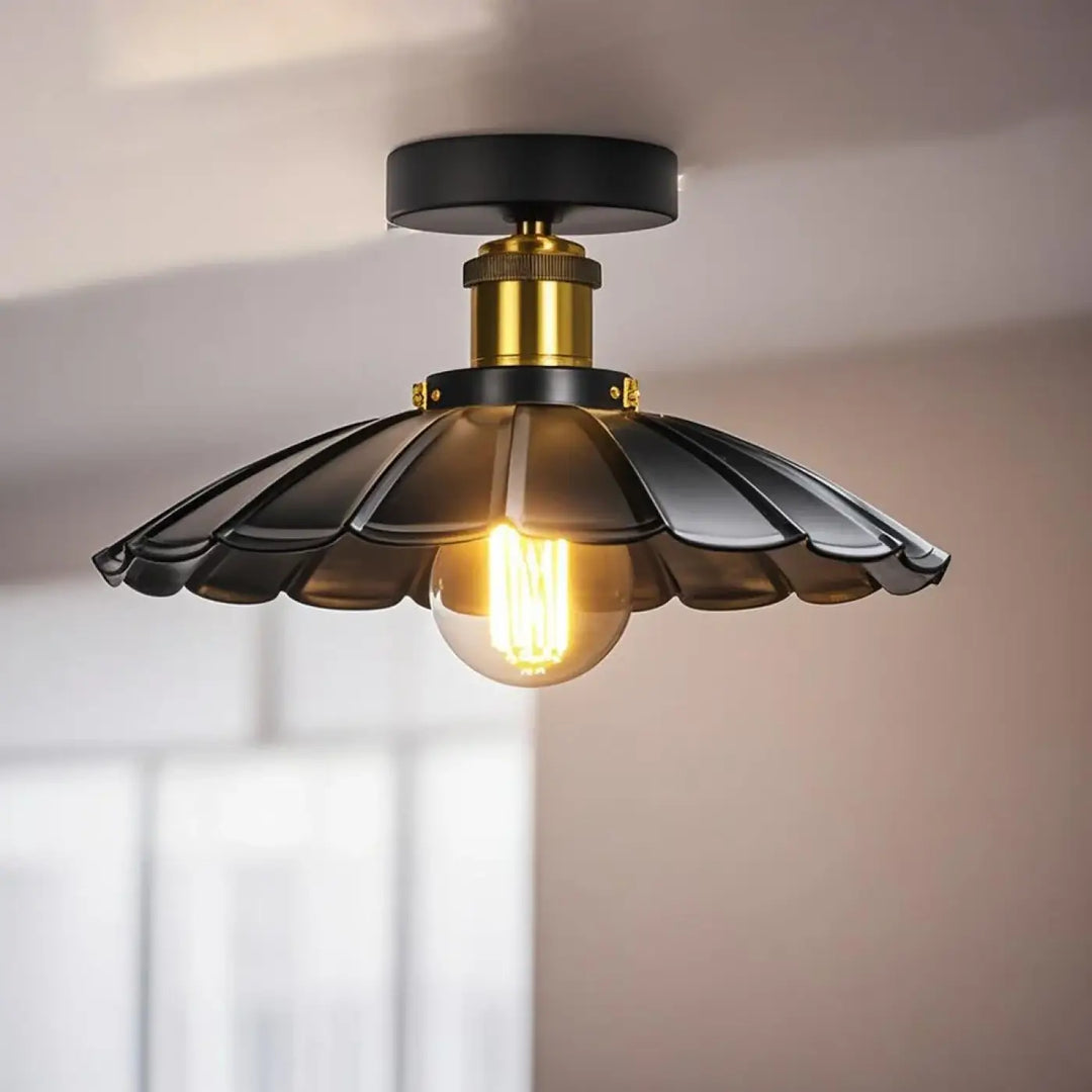 Suspension luminaire fleur sculptée en métal au design élégant