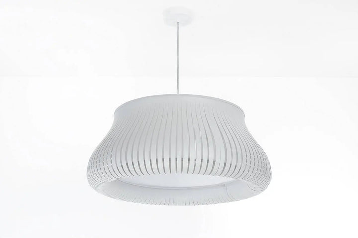 Suspension luminaire oblo gris clair avec lumière blanche nervurée au design moderne et épuré