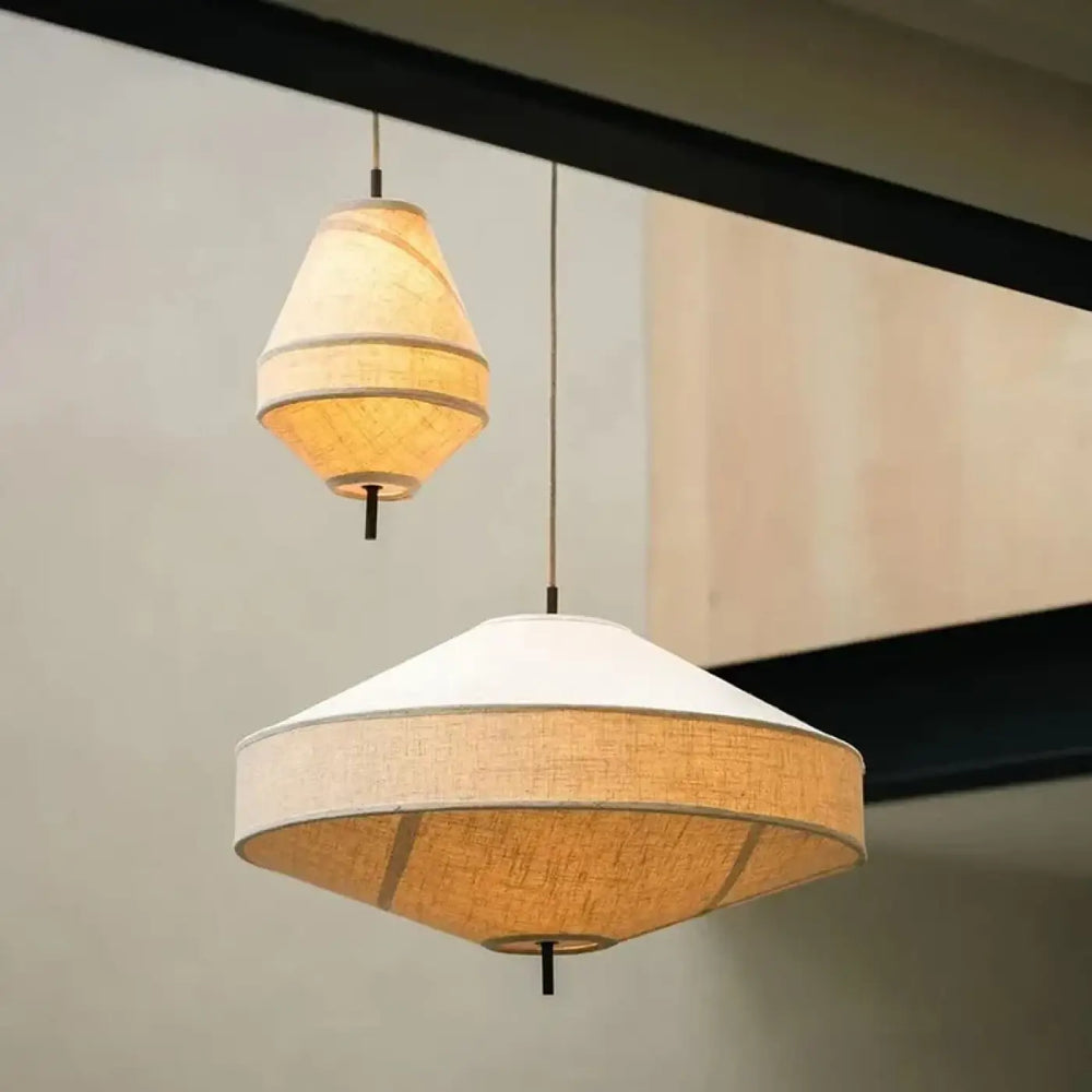 Suspension luminaire kosy avec deux abat-jours coniques et en dôme en lin naturel beige minimaliste japandi