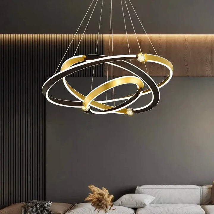 Suspension luminaire led en anneaux dorés design chic