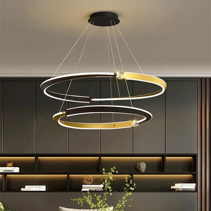 Suspension luminaire led en anneaux dorés design chic