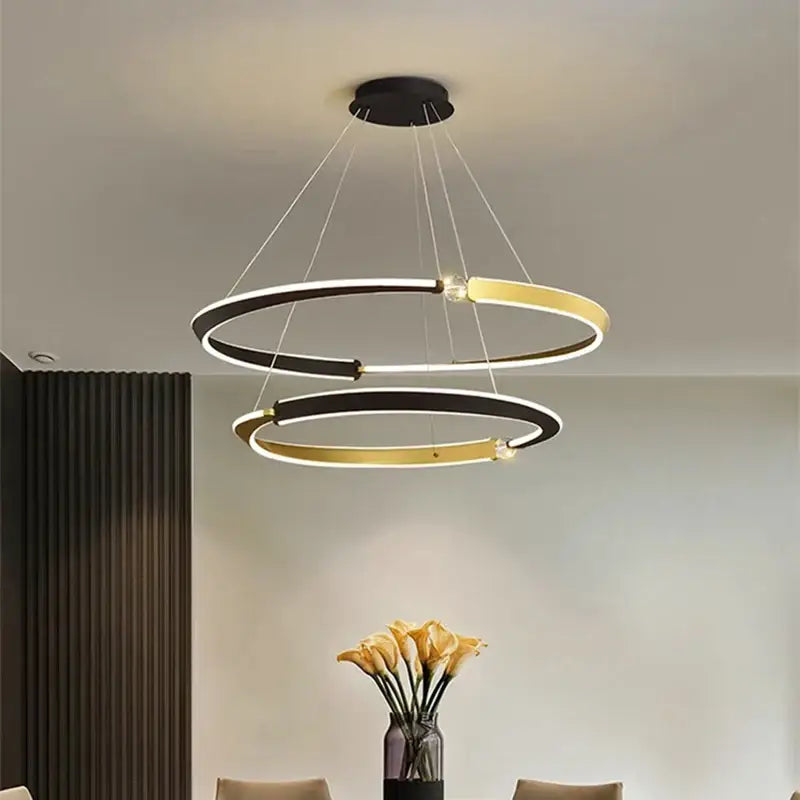 Suspension luminaire led en anneaux dorés design chic