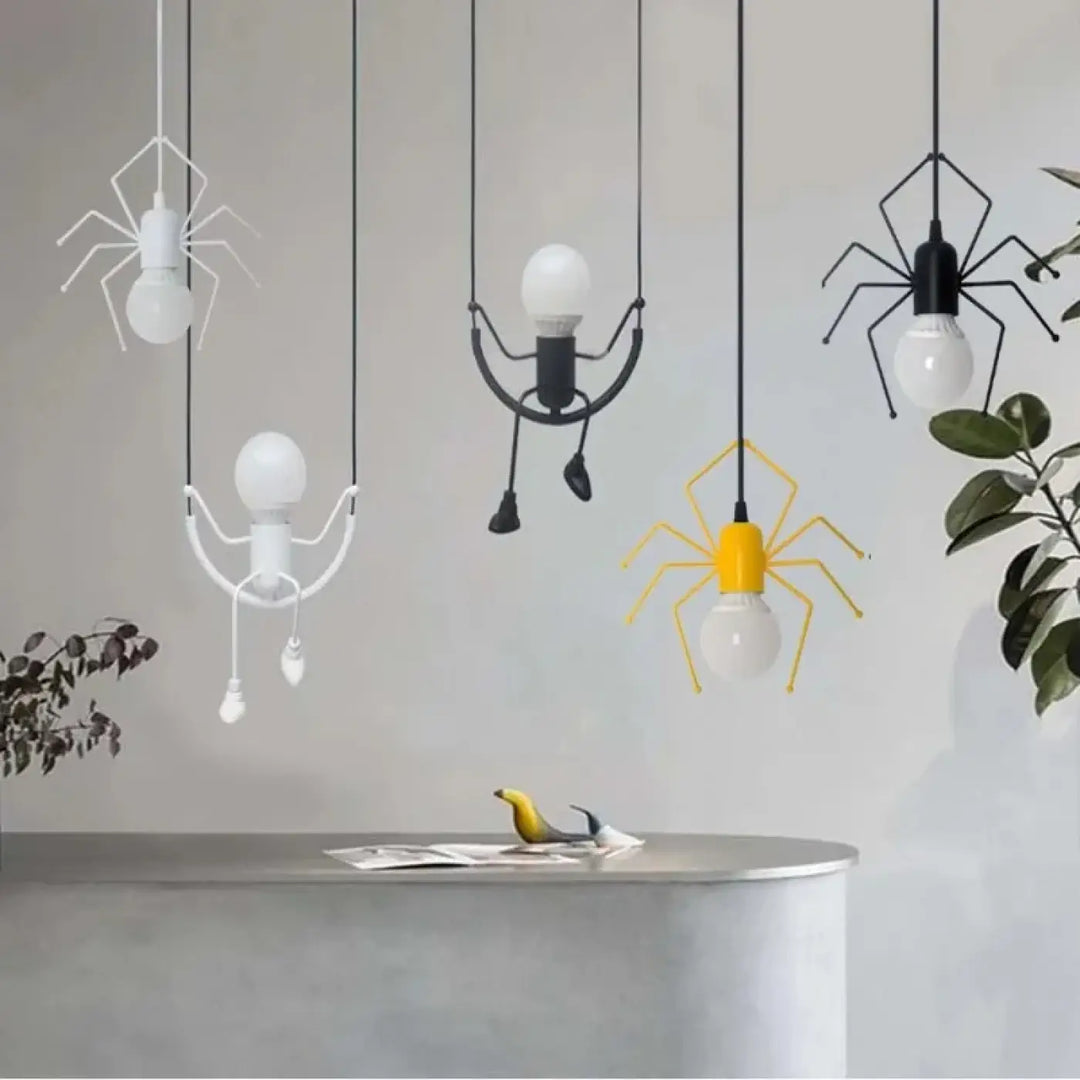 Suspension luminaire alako en forme d araignée noir et blanc avec jambes articulées et ampoules opalines luminaire ludique