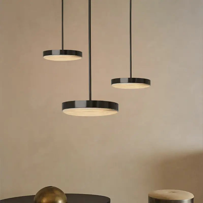 Suspension luminaire en métal avec lampe en marbre design